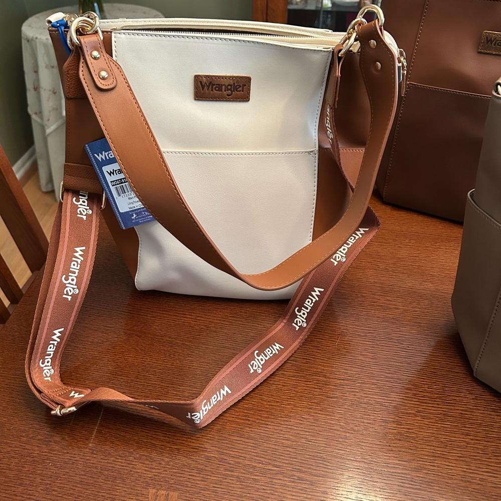Wrangler White and Brown Shoulder Bag with Classic Design